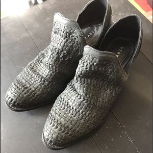 Smoke free Pet free. Great condition